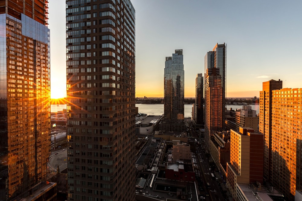 YOTEL New York Times Square, Select by Hilton 37/42