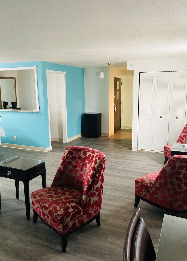 Nampa Inn & Suites 36/46