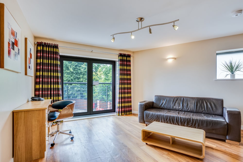 Roomzzz Leeds Headingley 29/49