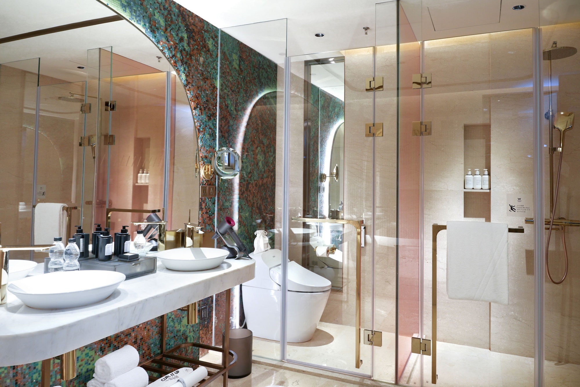 Wow, Suite, King Bed