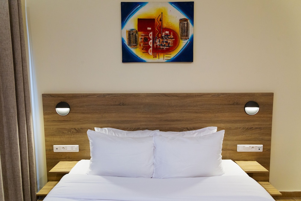 Hotel Silver Moon CI 33/68