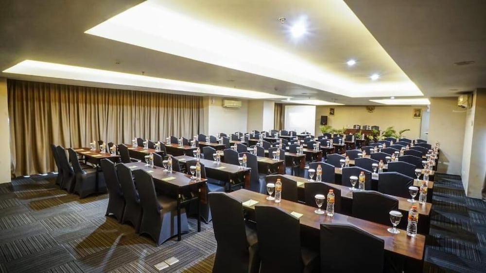 Whiz Hotel Pemuda Semarang 29/44