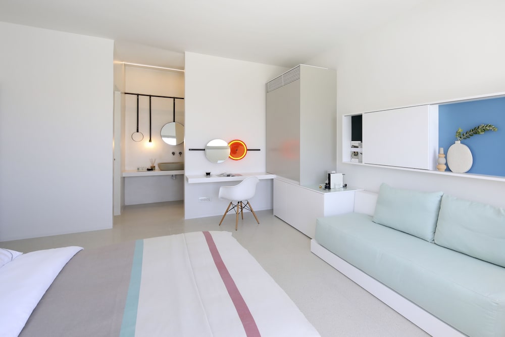 Alti Santorini Suites - Adults Only 10/39