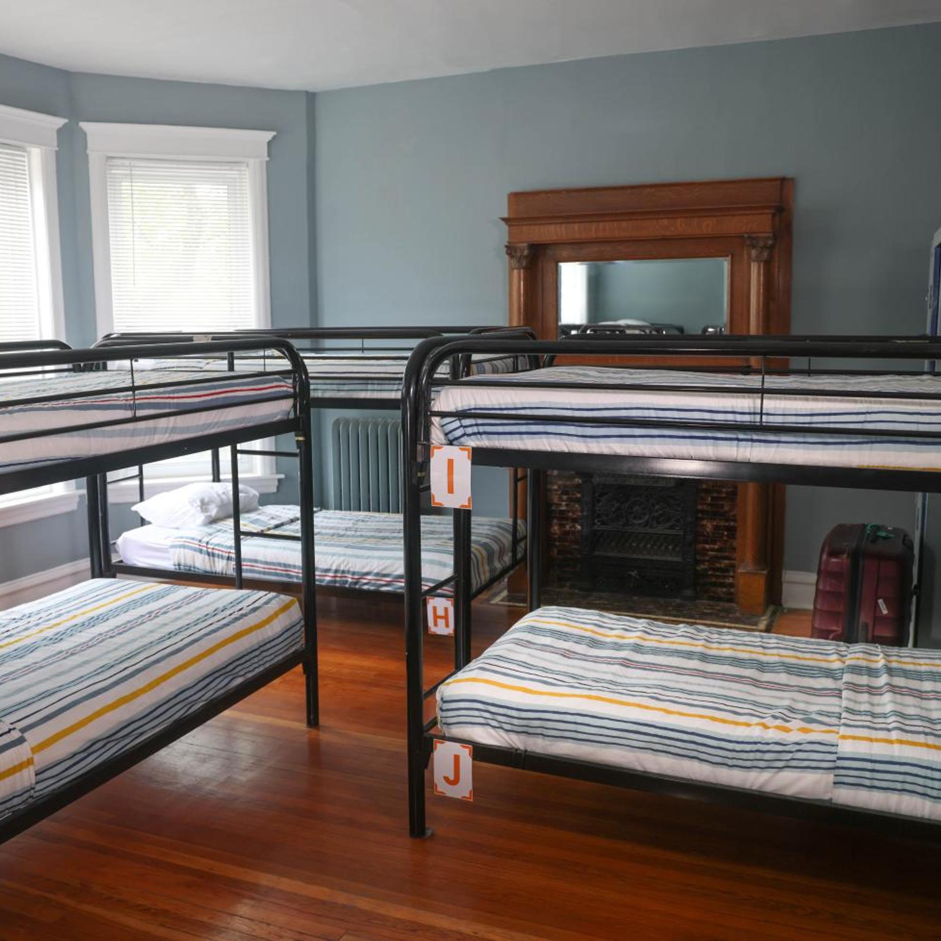 Wrigley Hostel - Adults Only 31/48
