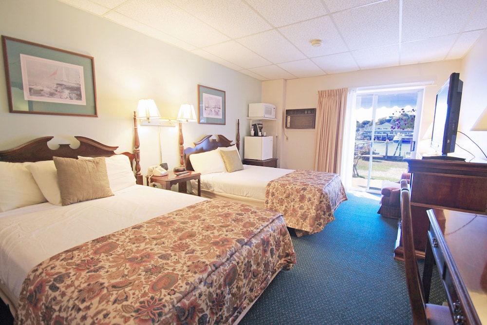 Boothbay Harbor Inn 12/69
