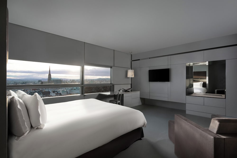 SO Vienna Hotel 25/100