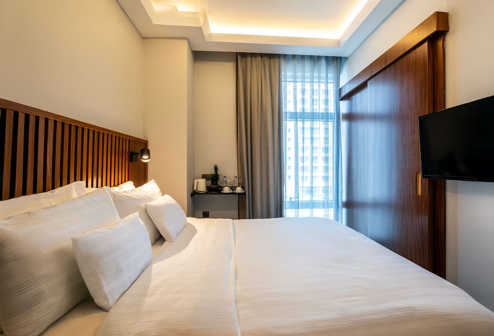 Discovery Hotel 38/69