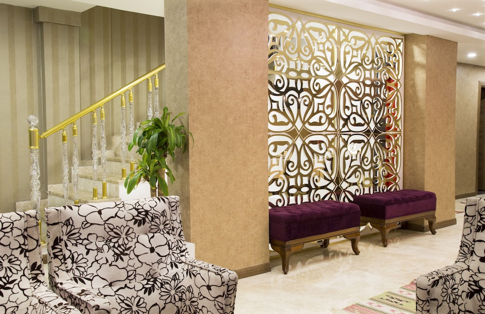 GOLDEN RAIN HOTEL 18/25