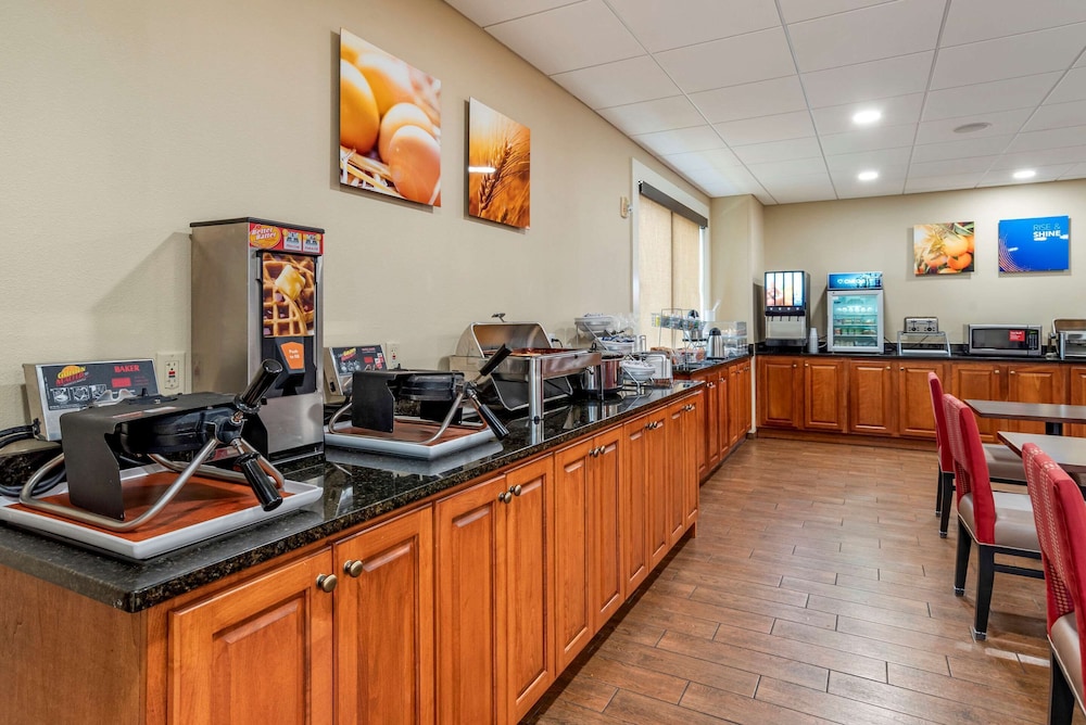 Comfort Suites Niceville Near Elgin Air Force Base 42/61