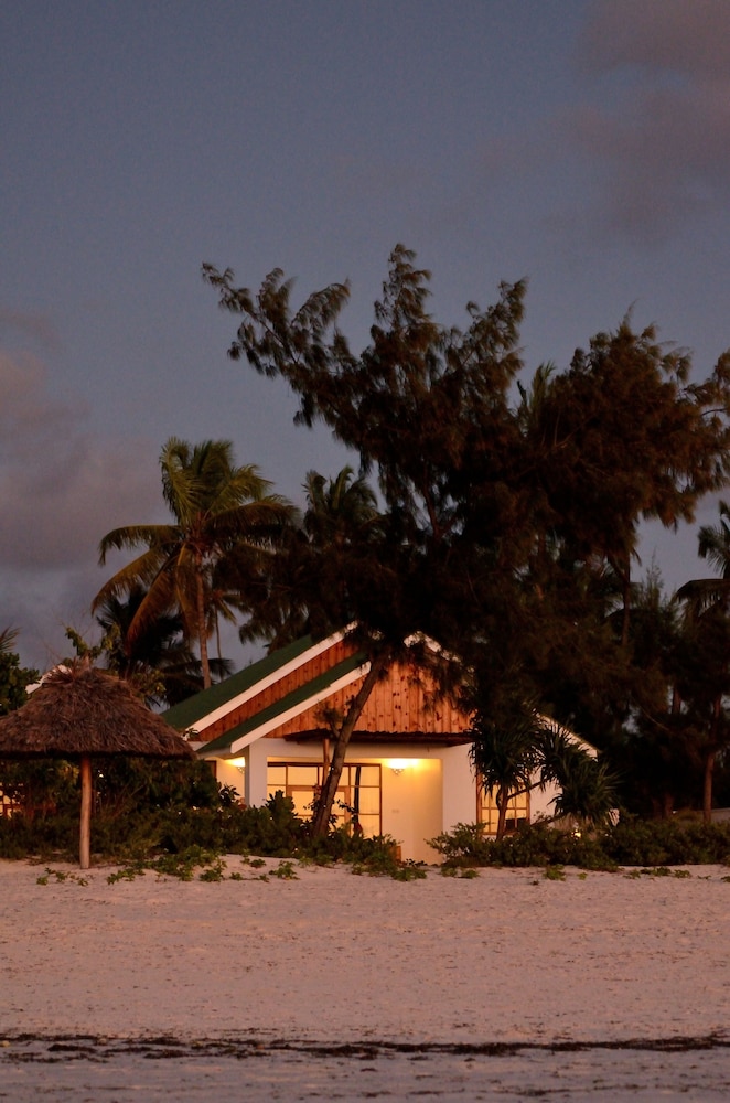 Kisiwa on the Beach 28/33