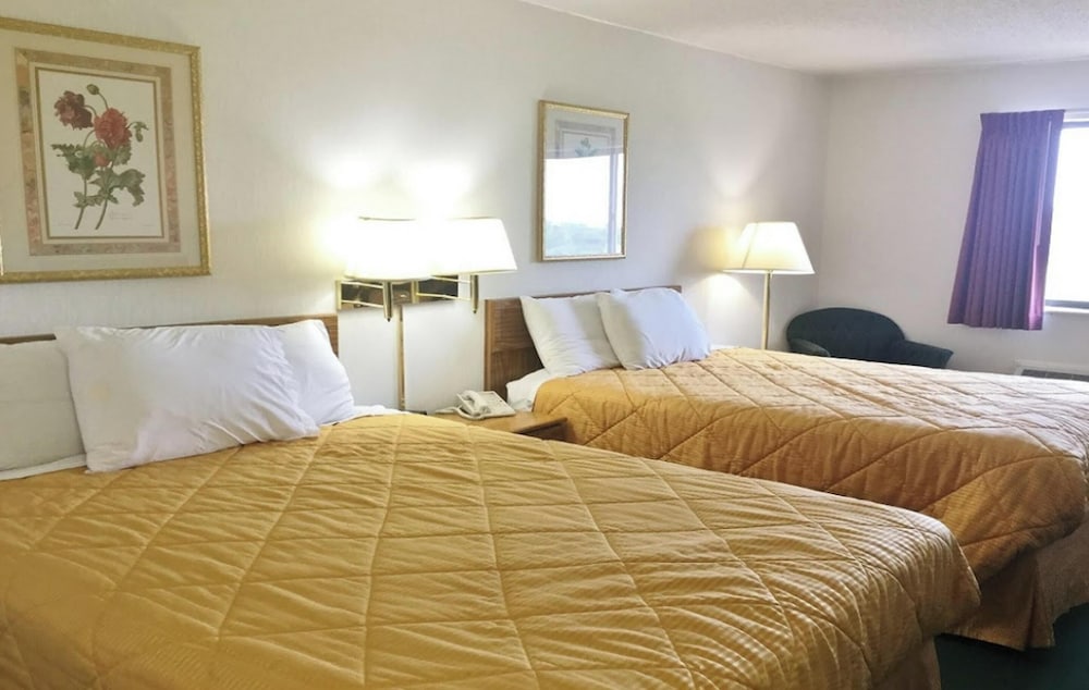 Room at Capital O Amerihost Inn and Suites Mexico Hwy 54 MO, MEXICO - MO