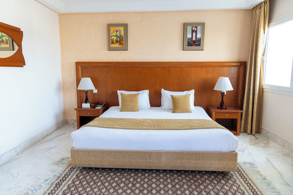 SUPERIOR, DOUBLE OR TWIN BED