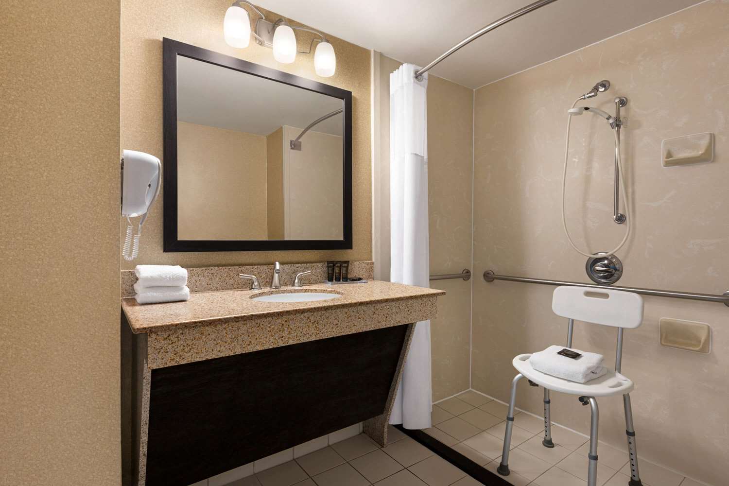Wingate By Wyndham Wilmington 56/56