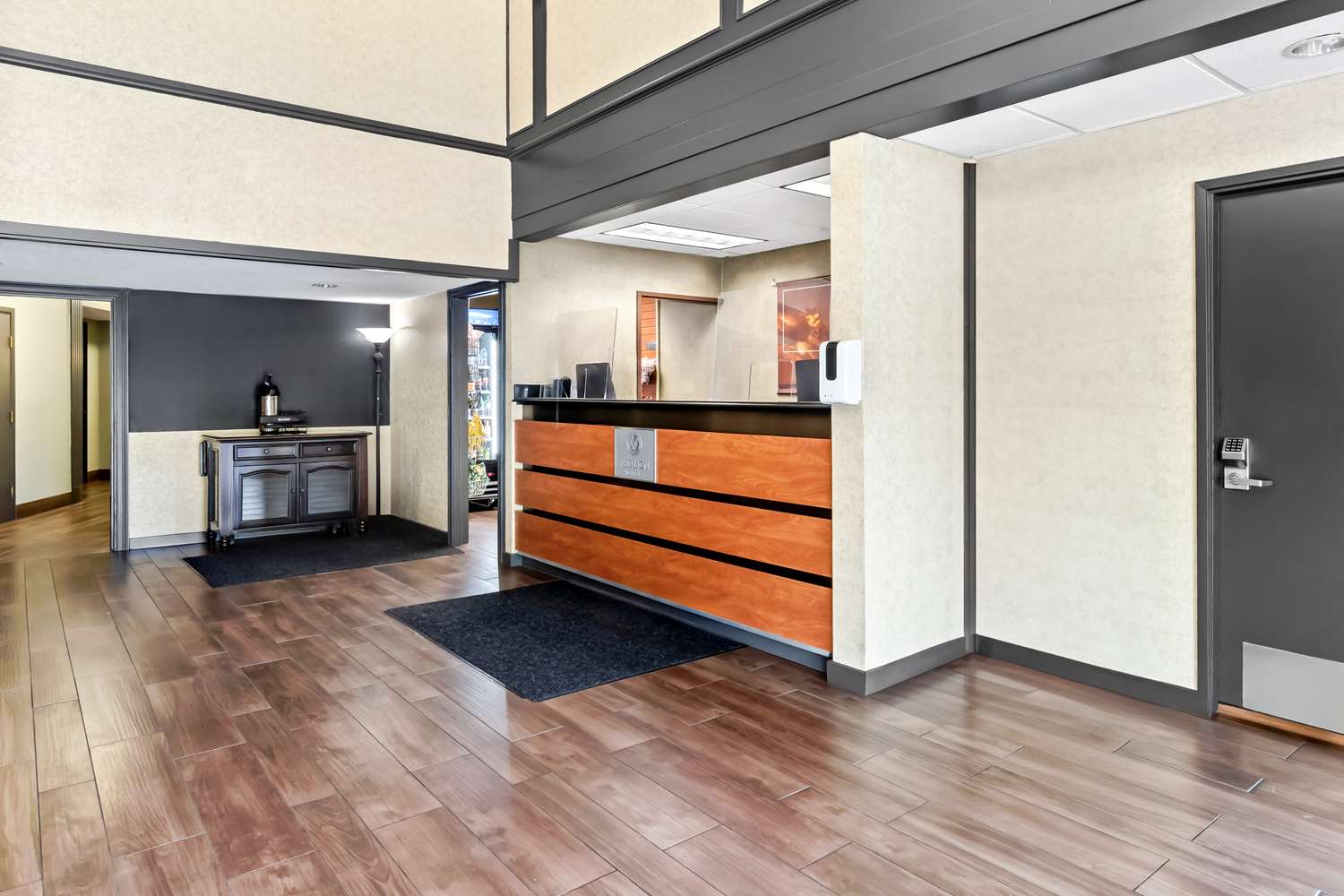 Red Lion Hotel Portland Airport photo5