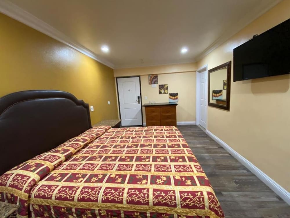 Patio Motel 12/44
