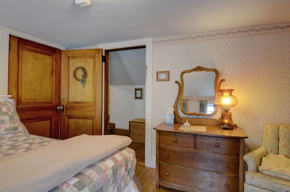 Melville House Newport 16/23