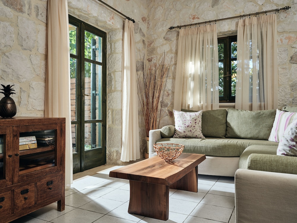 Emerald Villas 34/50