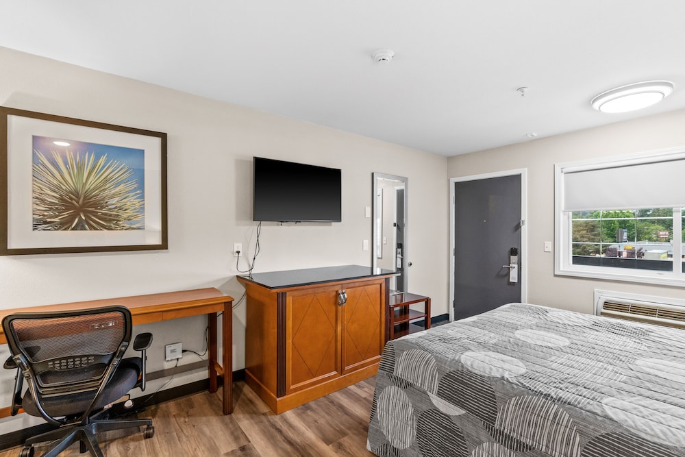 Basecamp Puyallup a Travelodge by Wyndham 36/50