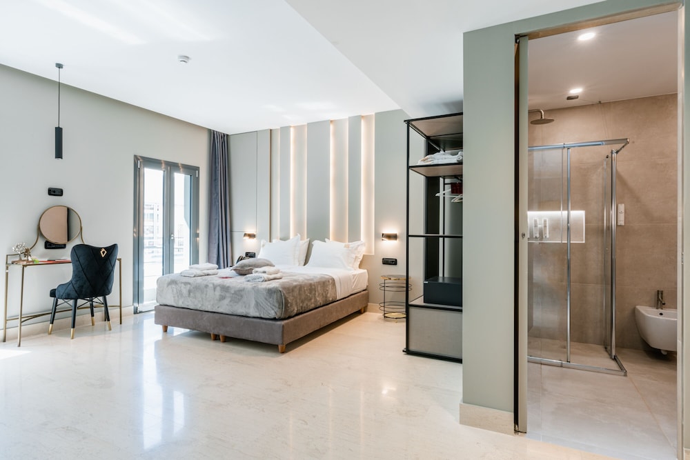 EXECUTIVE, STUDIO, SUITE, CITY VIEW