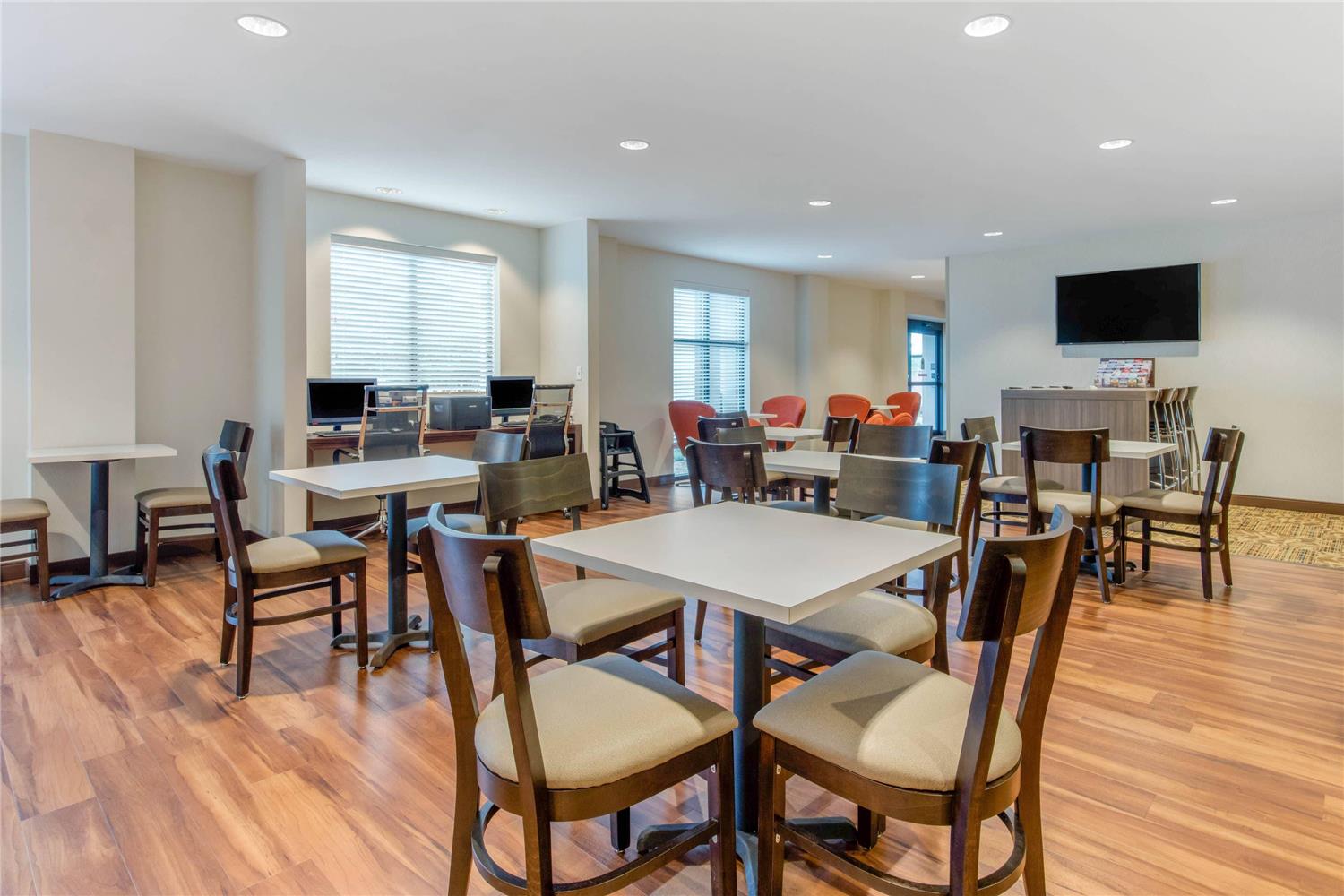 Mainstay Suites St Louis Airport 13/16