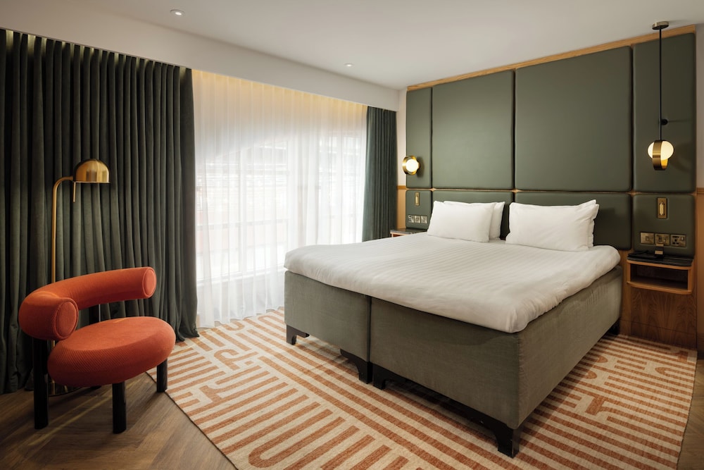Carlton George Hotel 25/72