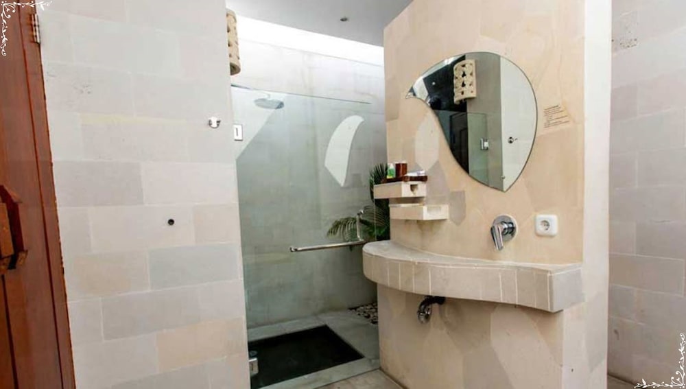 JAS BOUTIQUE VILLAS 35/37