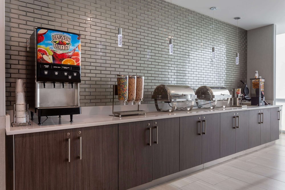 La Quinta Inn & Suites by Wyndham Shorewood 28/40