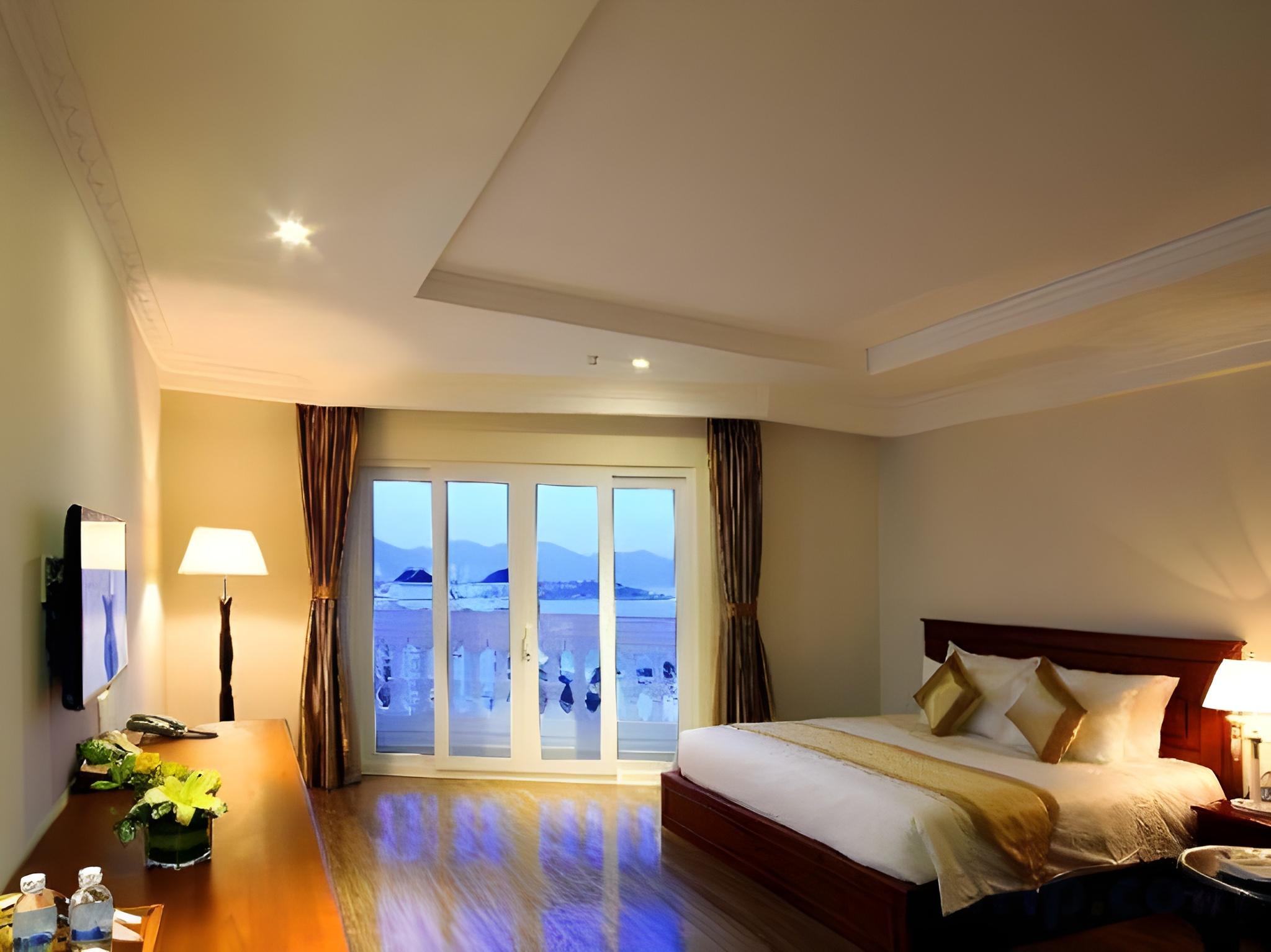 Palace, Club, Suite