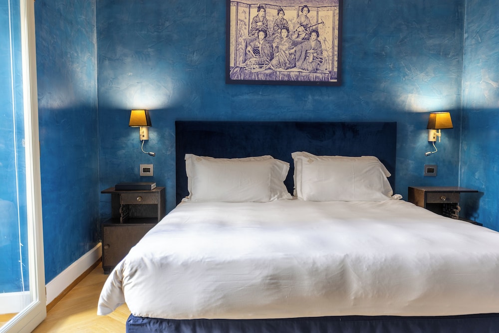 COURTYARD, SUITE