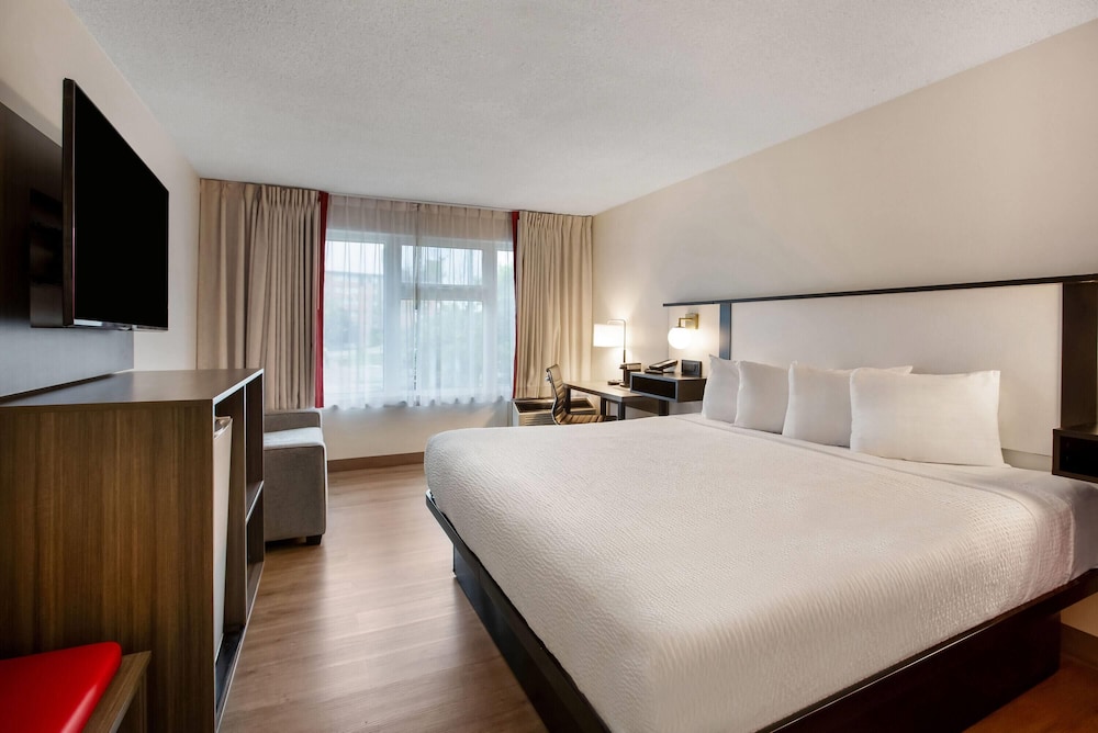 Ramada by Wyndham Kingston 12/50