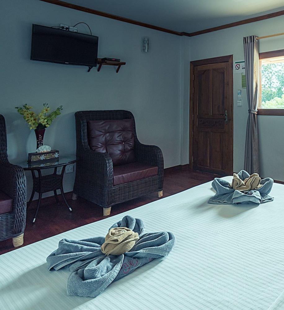 Lipe Village Resort 8/25