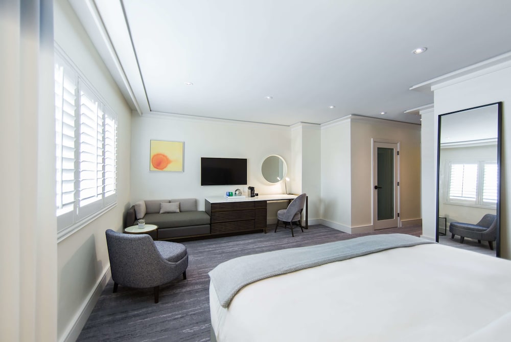 Preferred, King Bed, Corner