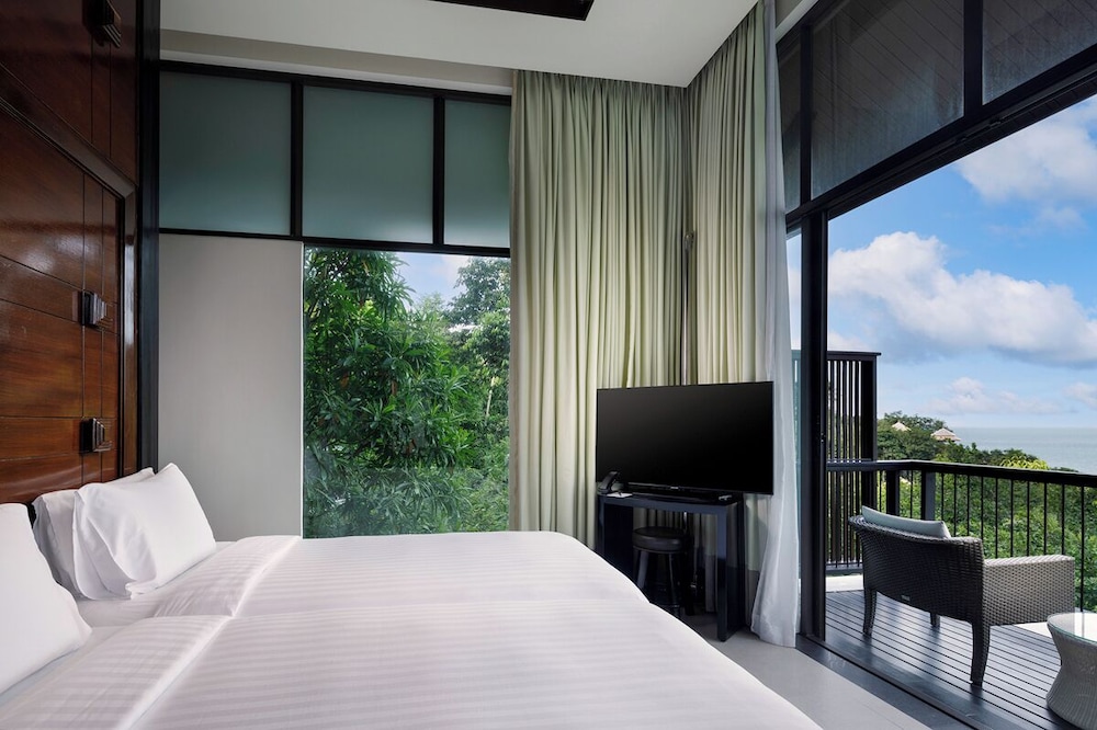 Pool, Ocean, Family, Villa, King and Twin Beds