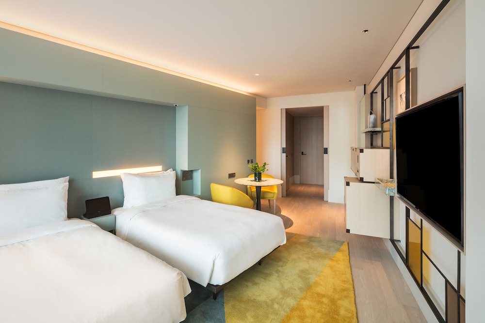 DELUXE, TWIN BEDS