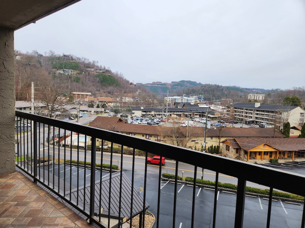 Olde Gatlinburg Rentals 2/50