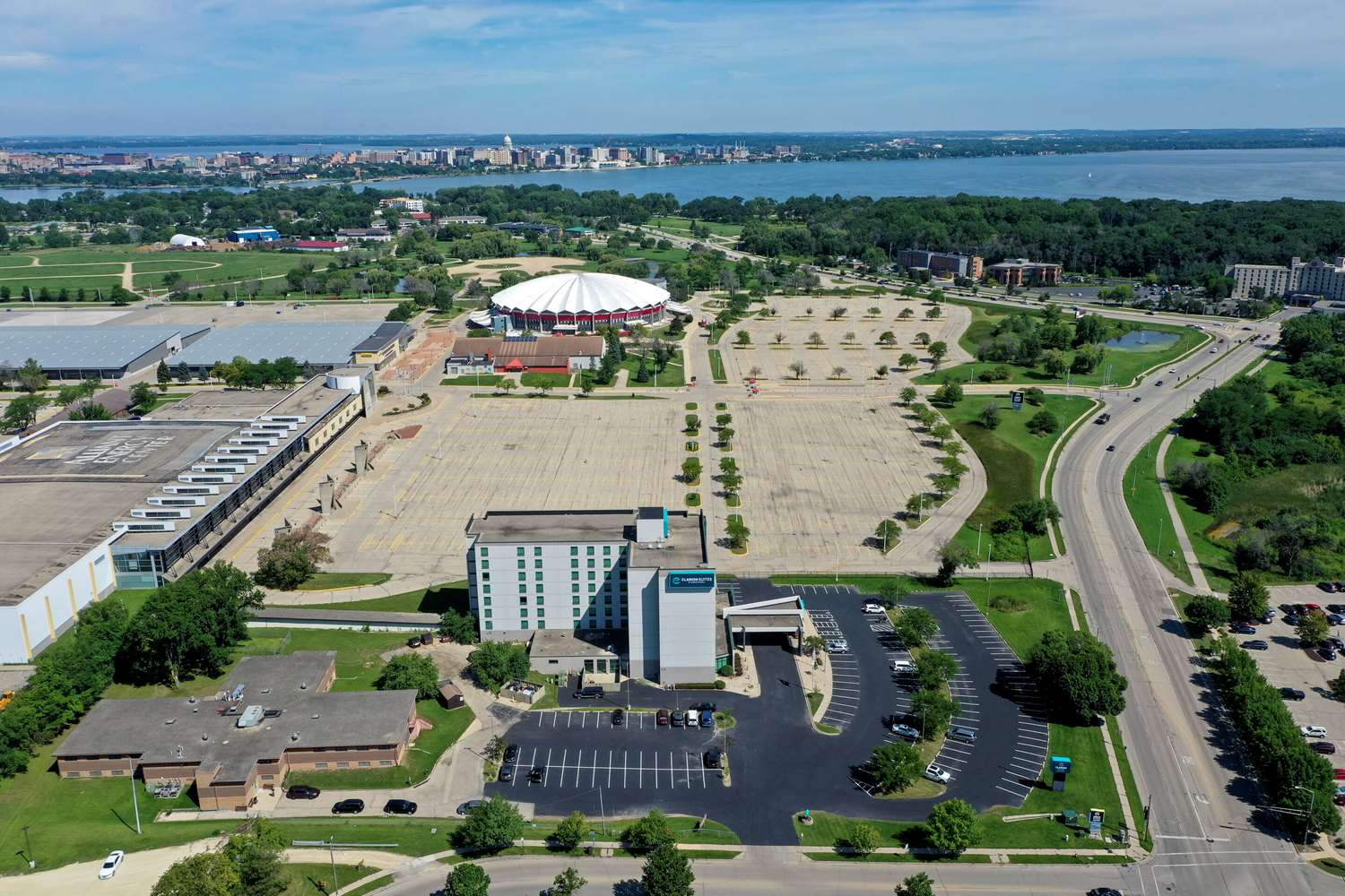 Clarion Suites At The Alliant Energy Center 26/27