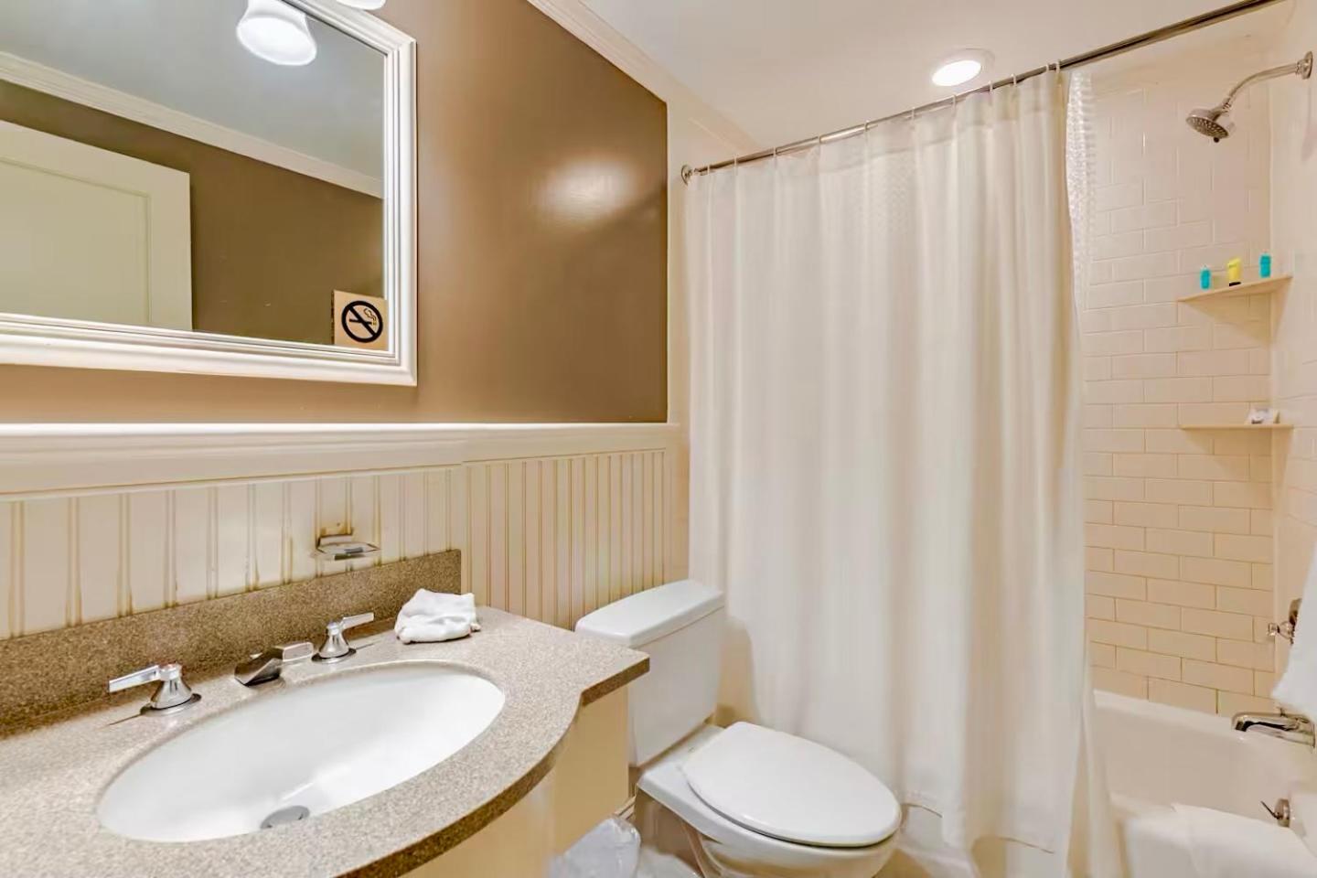 Southampton Long Island Hotel 47/50