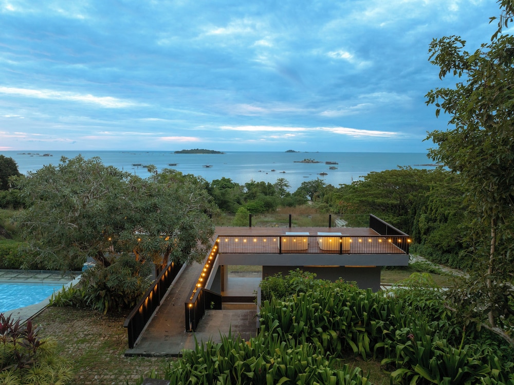 Swiss Belresort Belitung 6/73