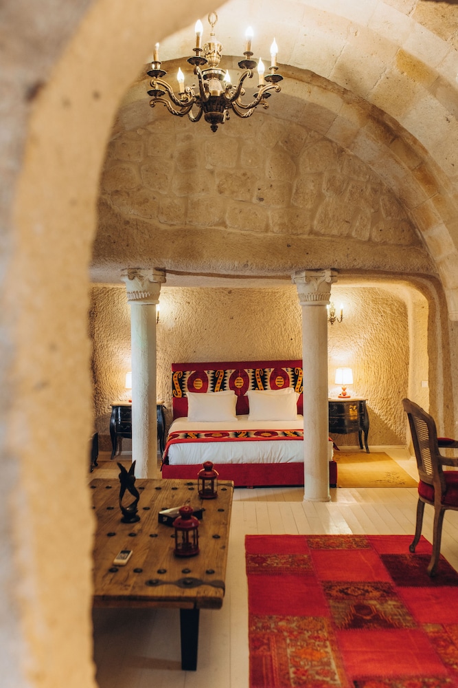 Hezen Cave Hotel 8/50