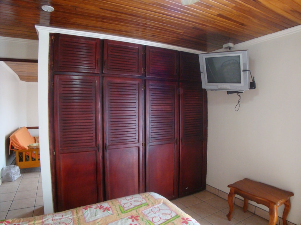 La Guaria Inn And Suites Hotel 38/65