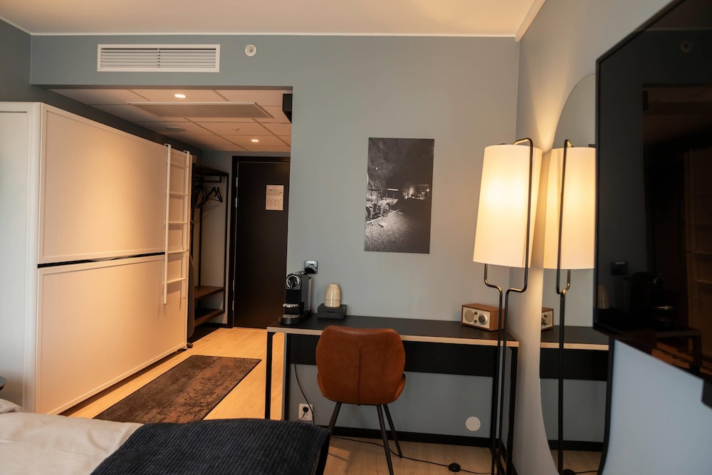 Home Hotel 1624 7/50