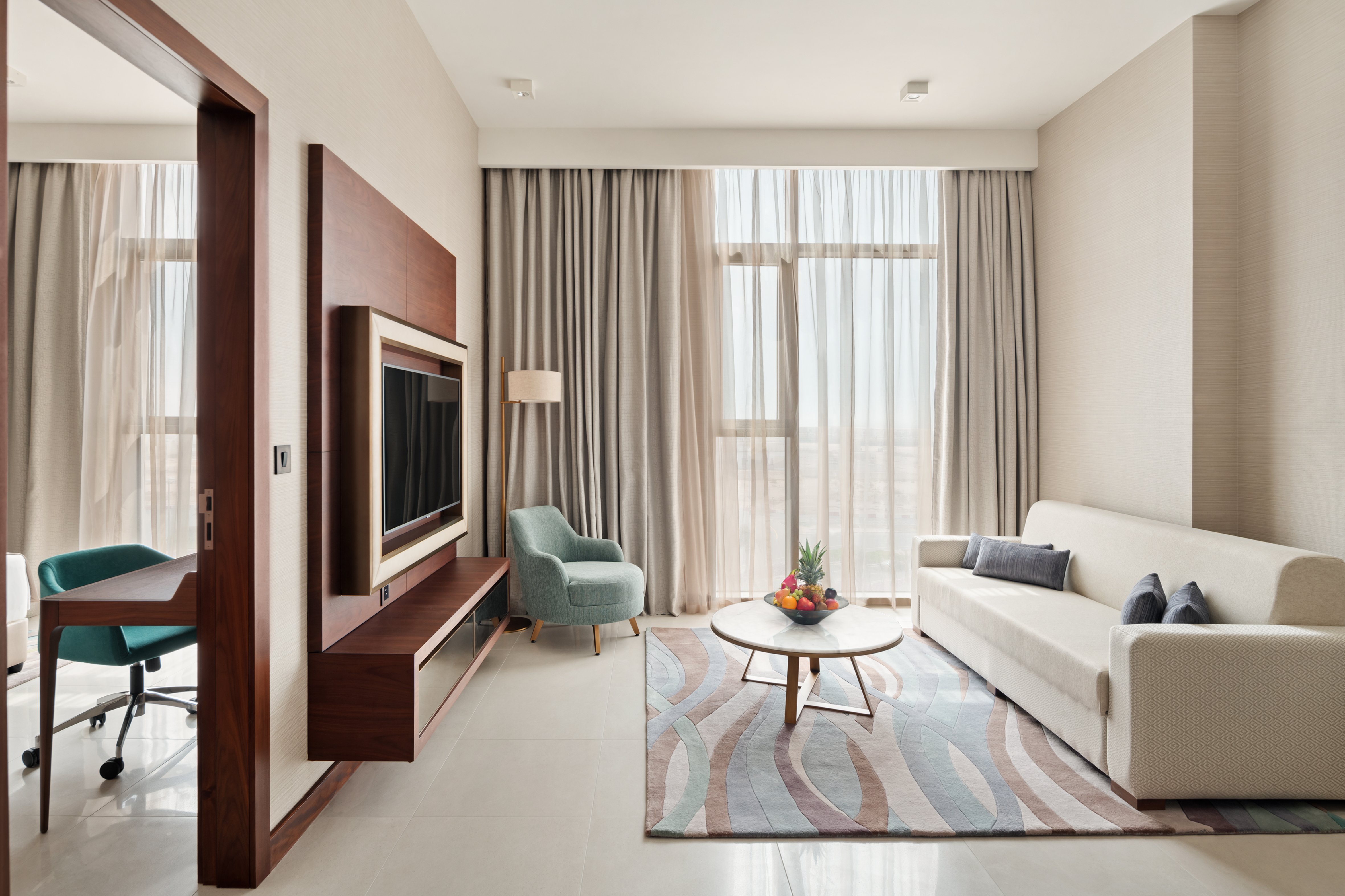 Holiday Inn Dubai Al Maktoum Airport 24/82
