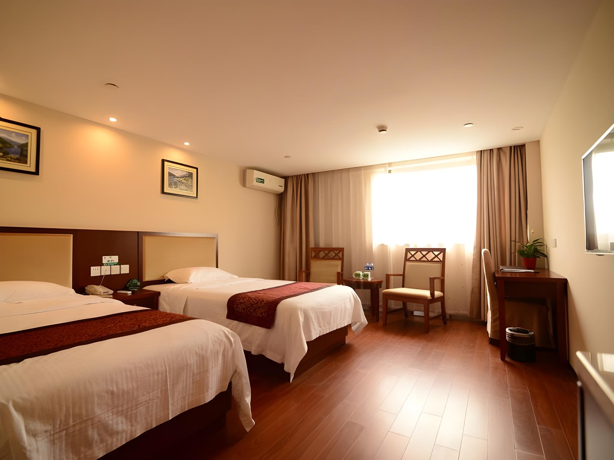 ROOM, TWIN BEDS