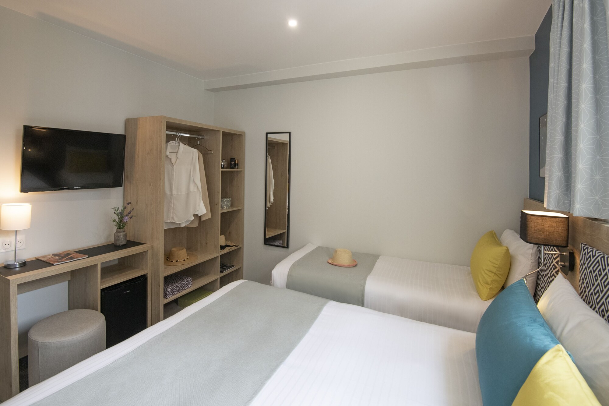 ROOM, TRIPLE