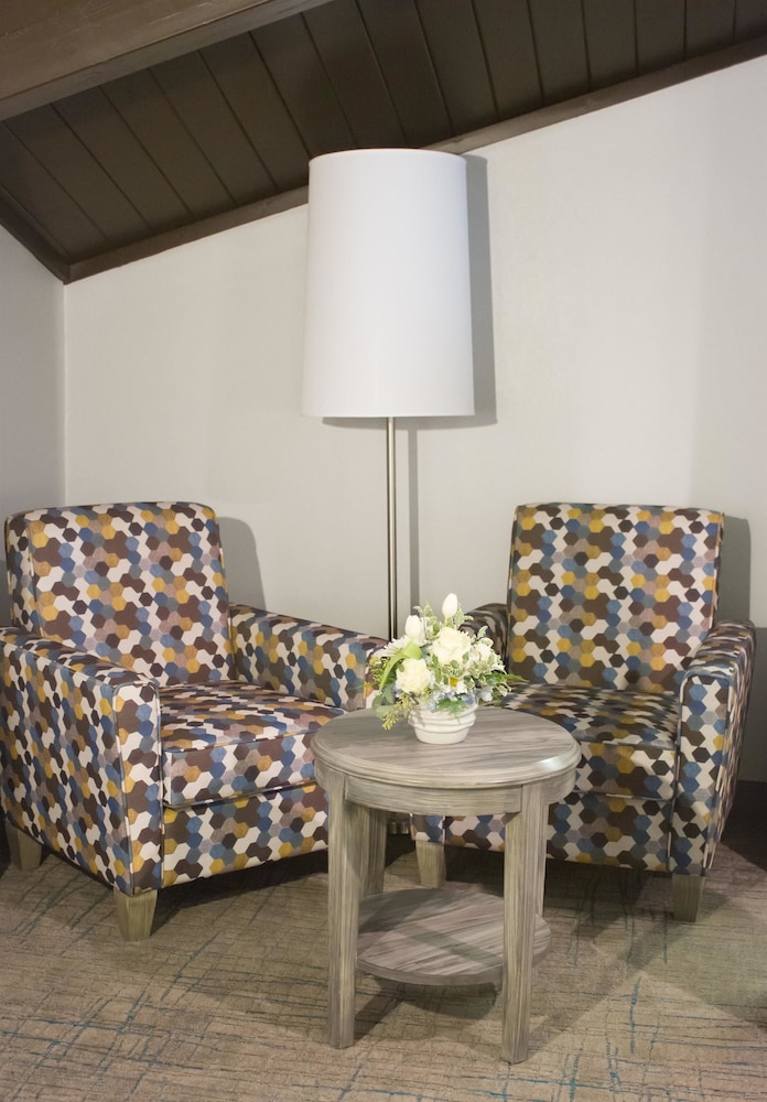 Baymont by Wyndham Maumee Toledo 14/37