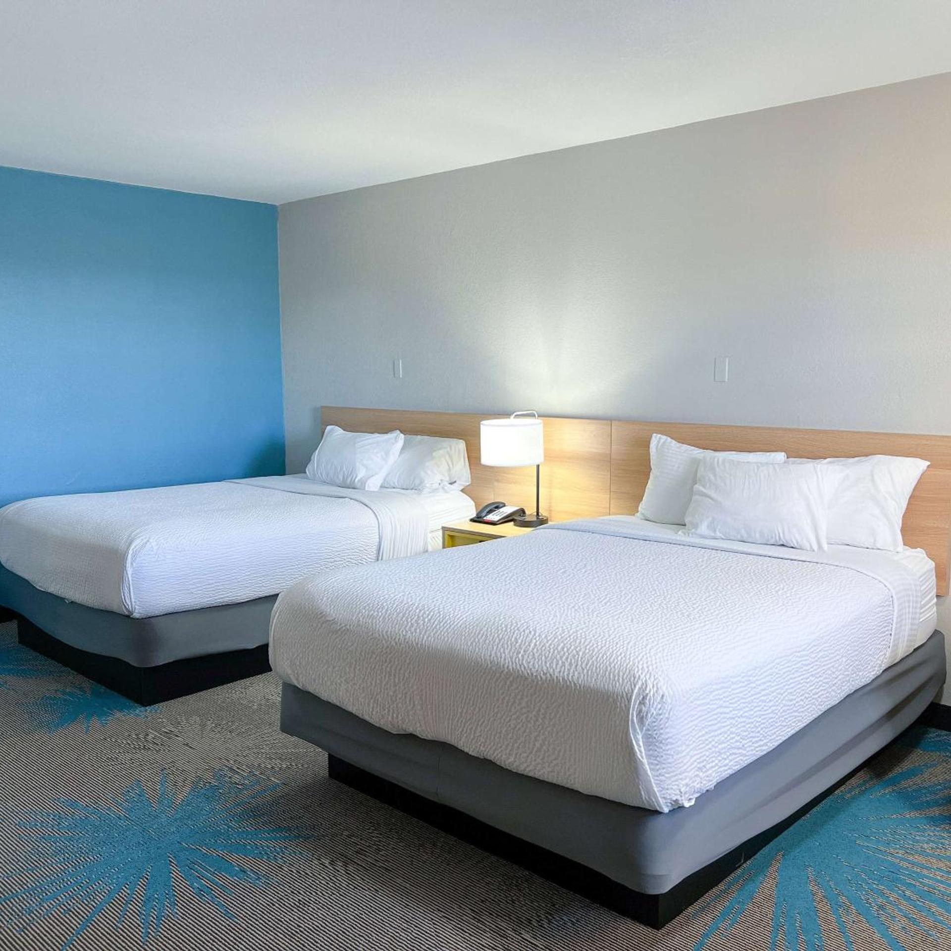 Room, 2 Queen Beds, Bathtub, Accessible