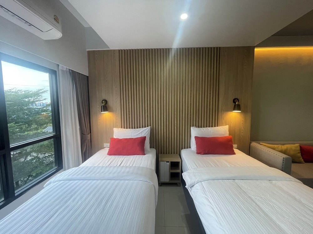 DELUXE, TWIN BEDS