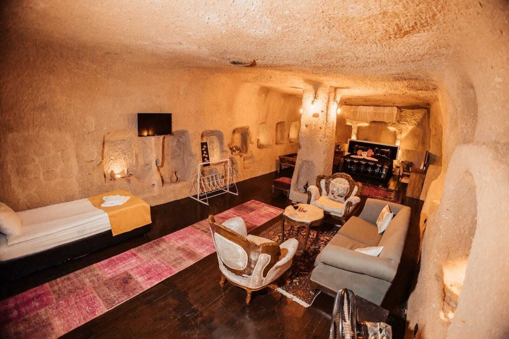 Amor Cave House 28/50