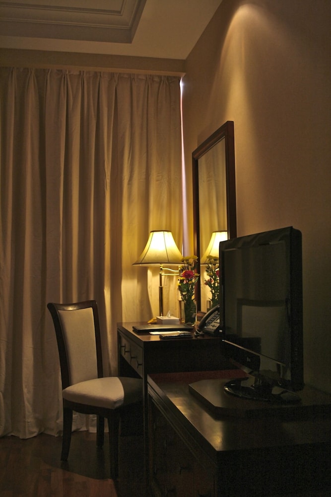 Trianon Hotel 30/63