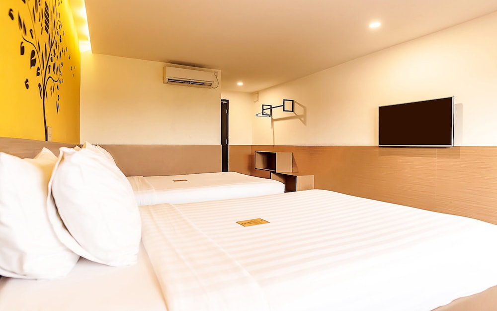 DELUXE, 2 DOUBLE BEDS